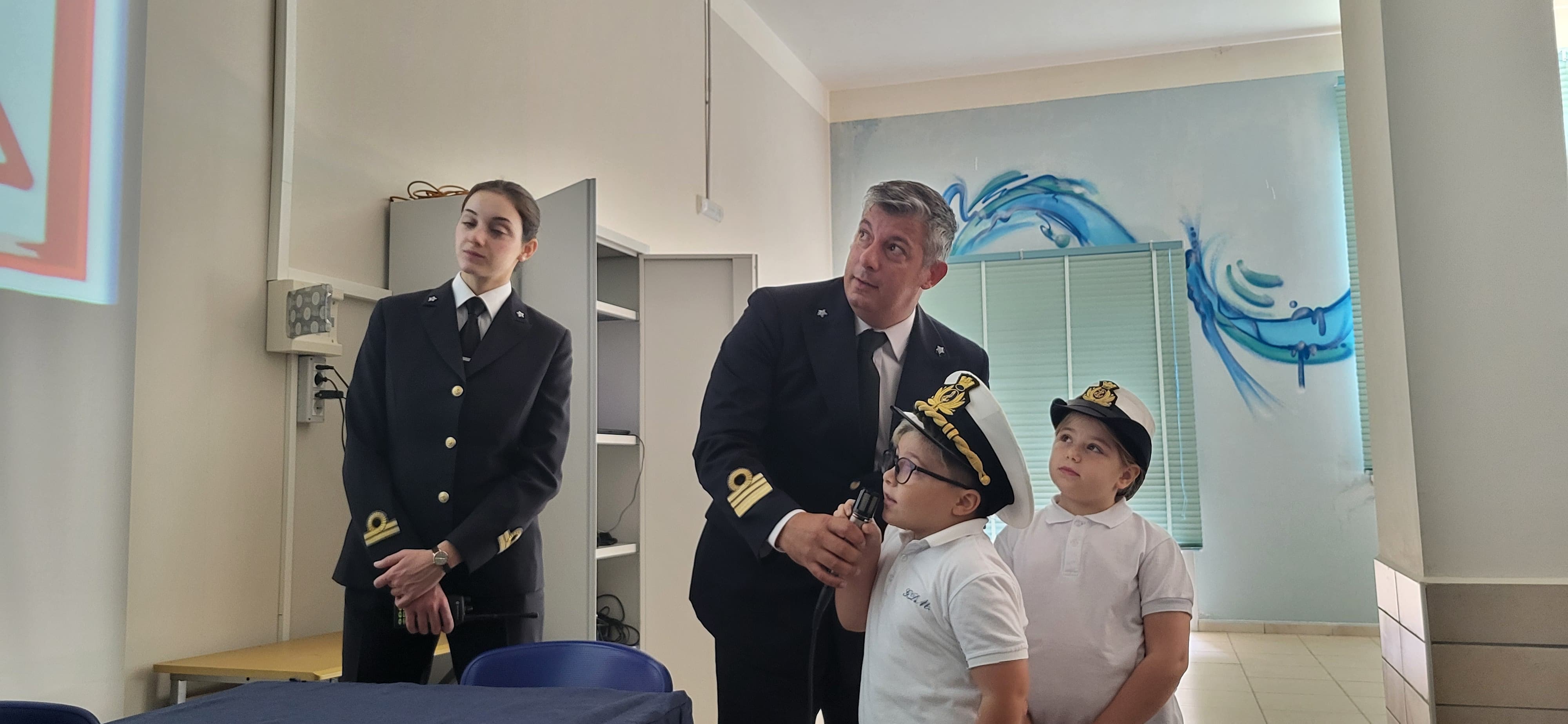 Castellammare: Capitaneria di Porto, Comune e scuole insieme per difendere  il mare - Lassessore Di Nuzzo e il comandante Pellegrino incontrano gli  alunni dellI.C. Panzini | Il Corrierino