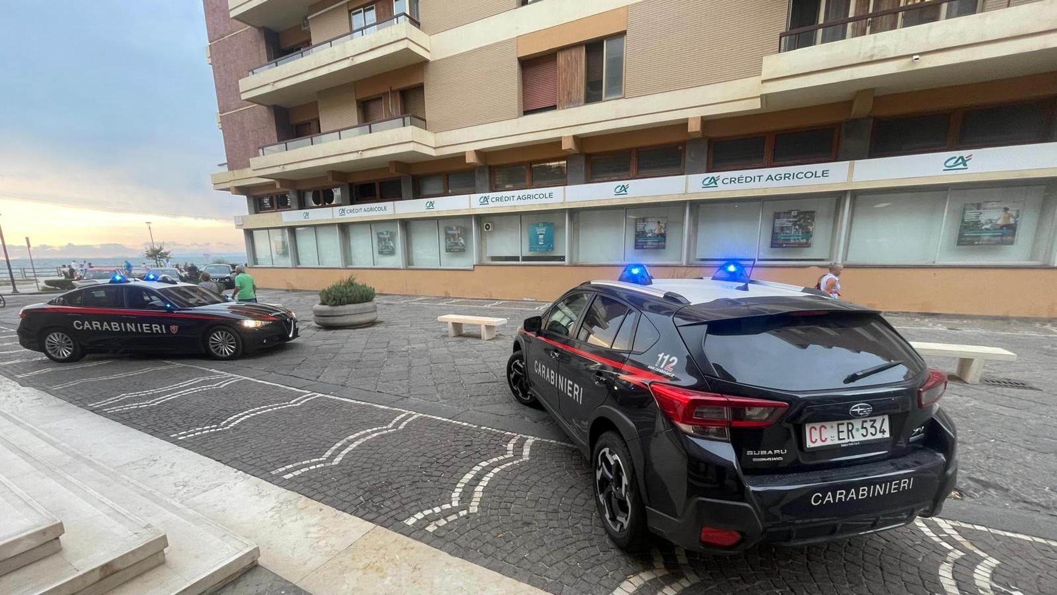 Castellammare, tentano di svaligiare banca entrando dalle fognature 