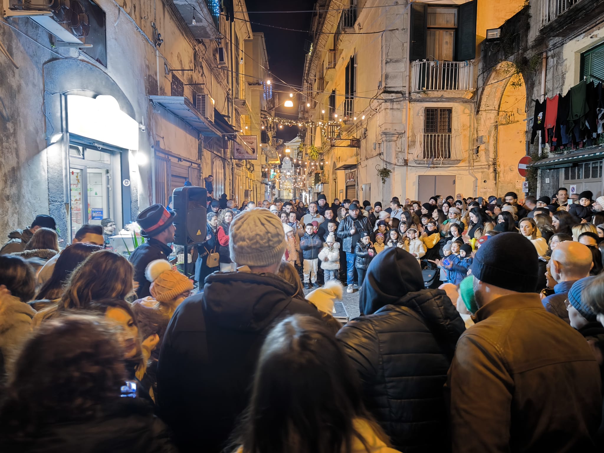 Castellammare, folla nel centro antico: è un successo la notte bianca dell'Epifania 