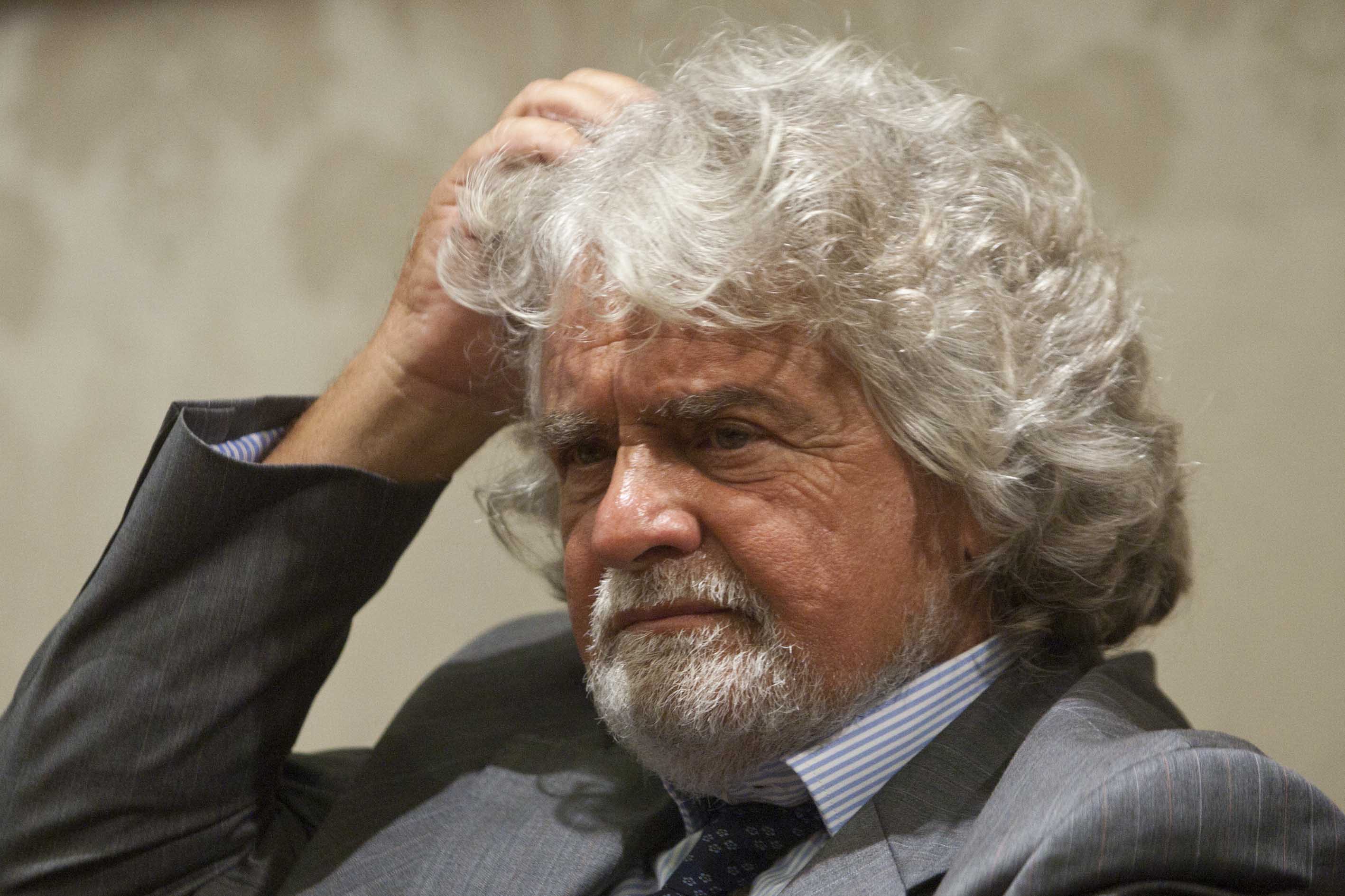 Addio a Casaleggio, Grillo annulla lo show teatrale all'Augusteo 